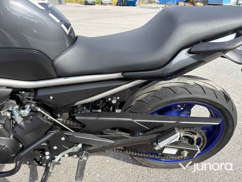 Motorcykel Yamaha XJ6 ABS