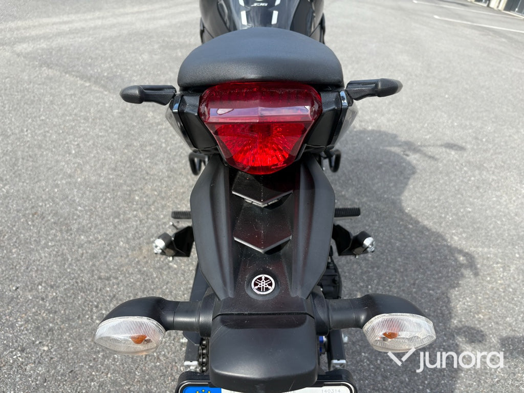 Motorcykel Yamaha XJ6 ABS