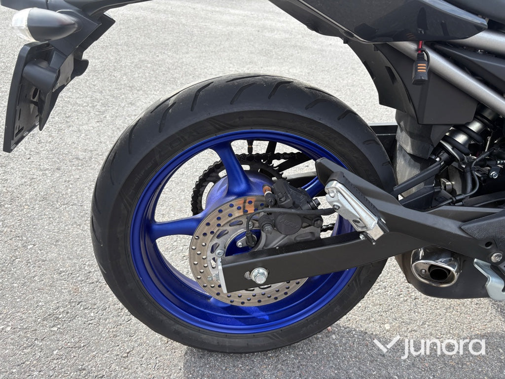 Motorcykel Yamaha XJ6 ABS