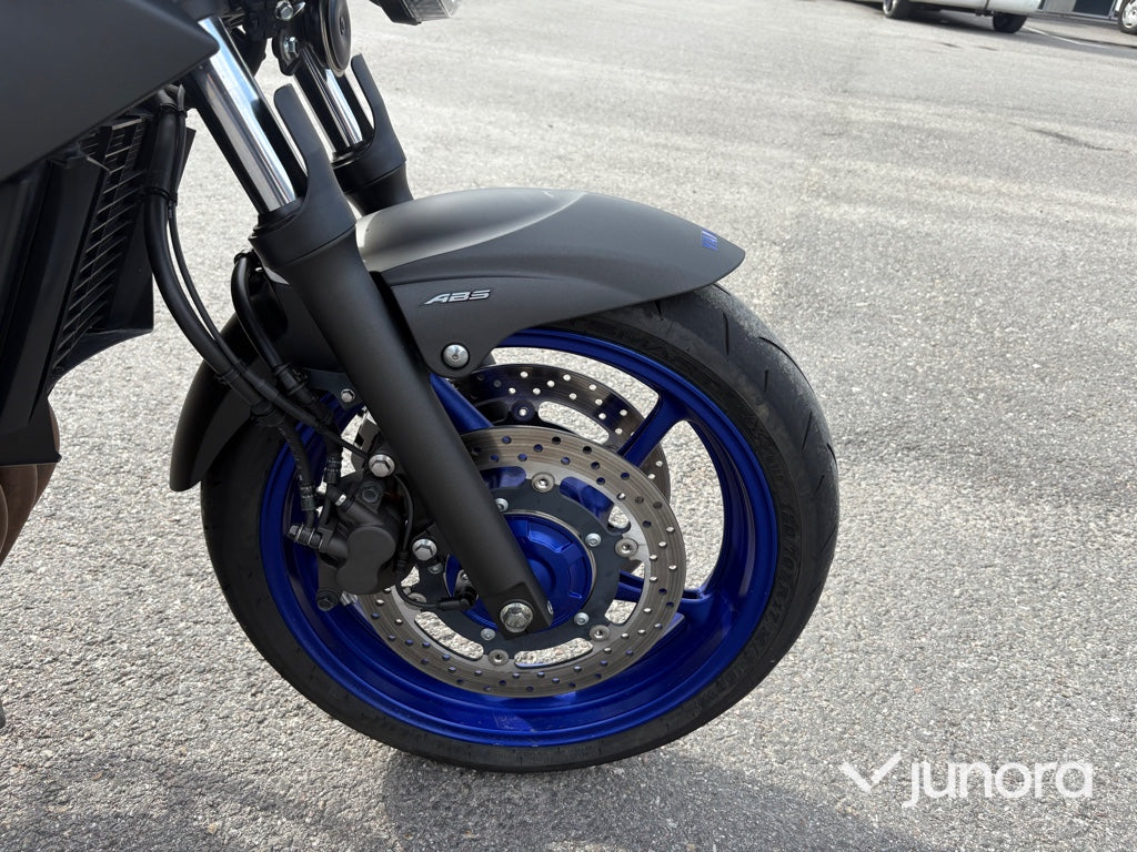Motorcykel Yamaha XJ6 ABS