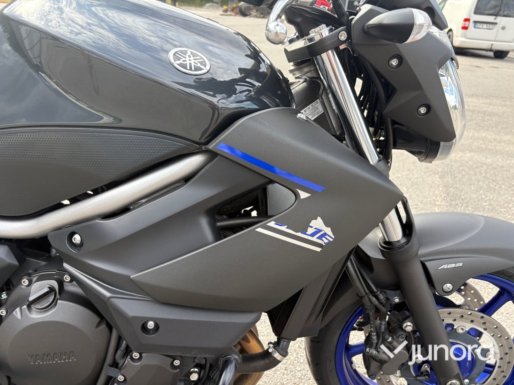 Motorcykel Yamaha XJ6 ABS
