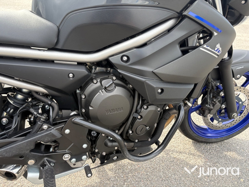 Motorcykel Yamaha XJ6 ABS