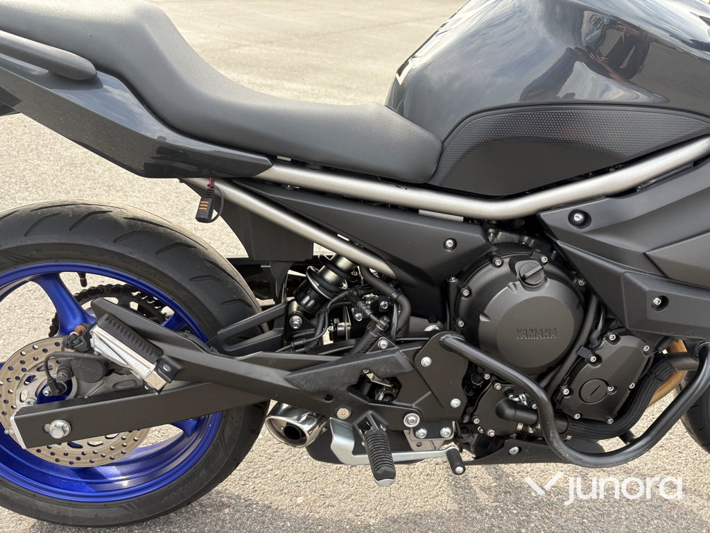 Motorcykel Yamaha XJ6 ABS