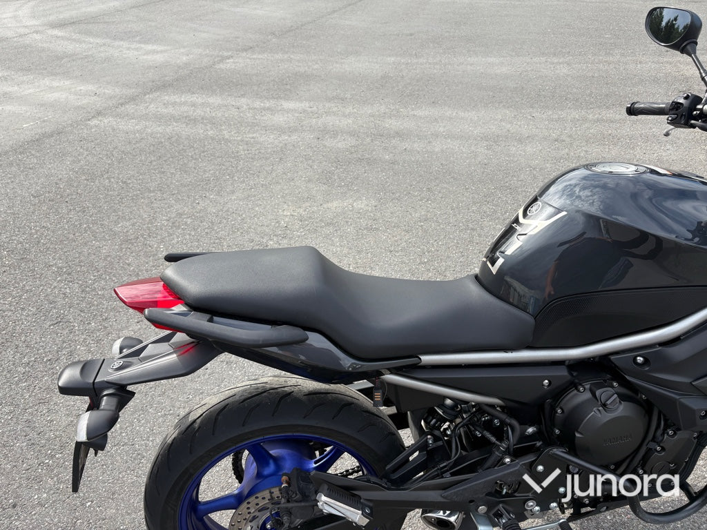 Motorcykel Yamaha XJ6 ABS