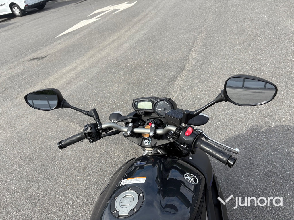 Motorcykel Yamaha XJ6 ABS