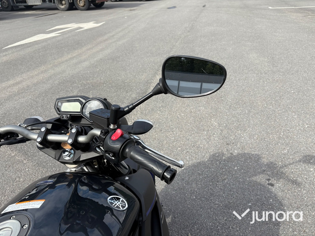Motorcykel Yamaha XJ6 ABS