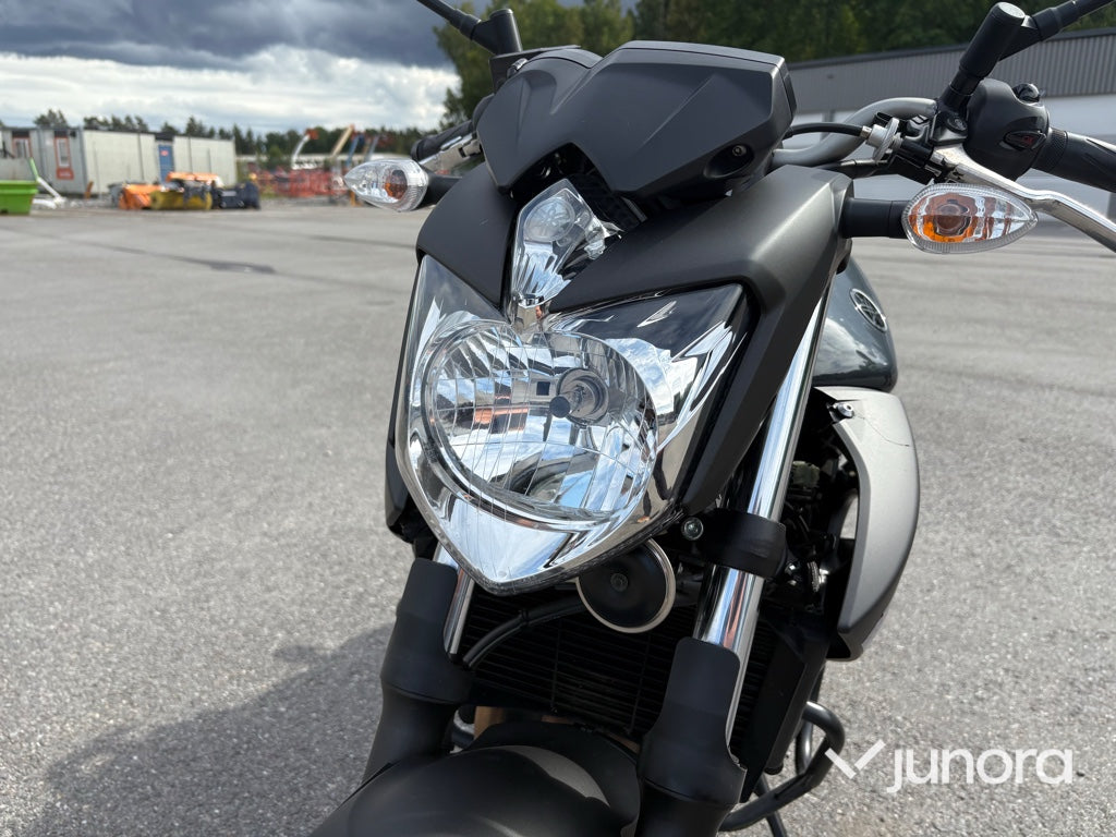 Motorcykel Yamaha XJ6 ABS