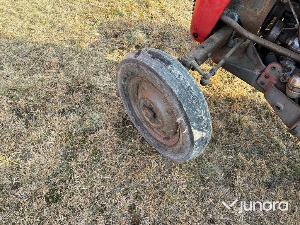 Traktor - Massey Ferguson, 30