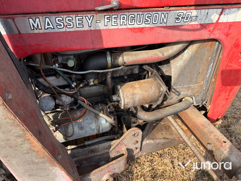 Traktor - Massey Ferguson, 30