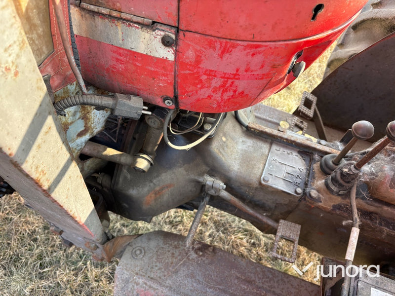 Traktor - Massey Ferguson, 30