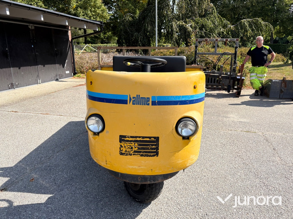 Eldriven flaktruck med trevägstipp – Alme TR10EL