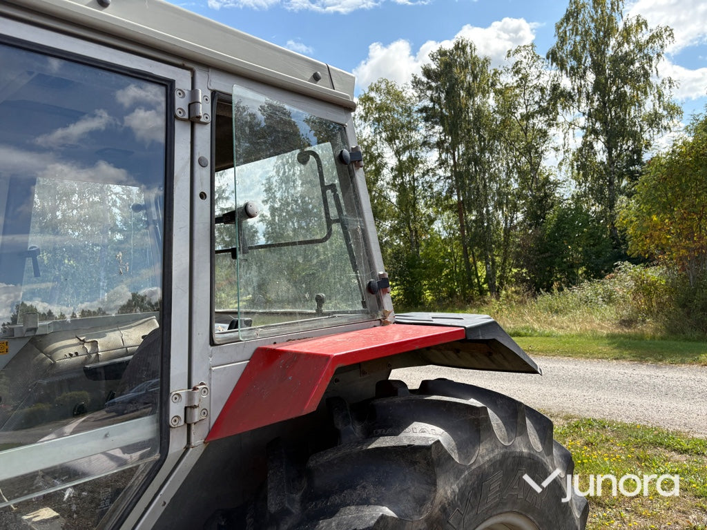 Traktor Massey Ferguson 375