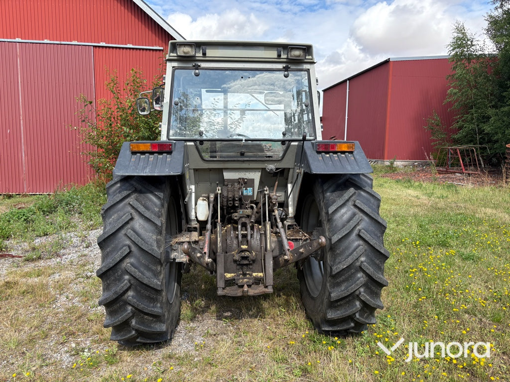 Traktor Massey Ferguson 375