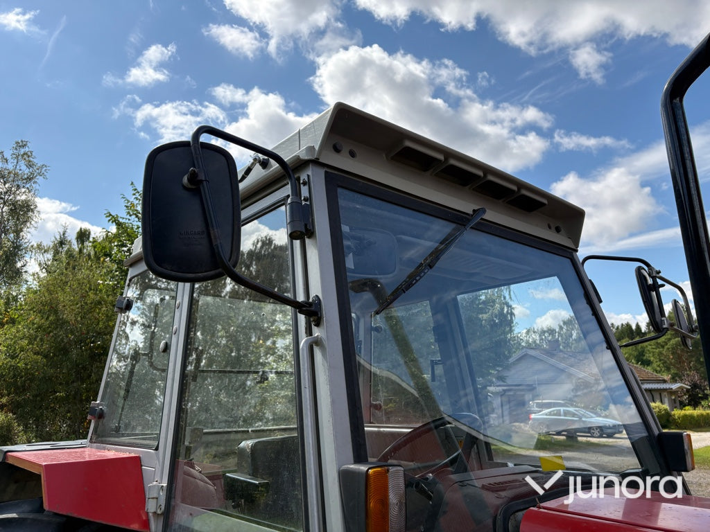 Traktor Massey Ferguson 375