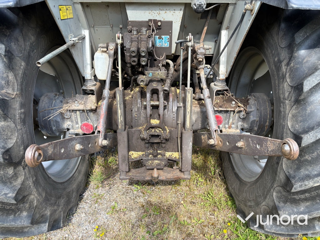 Traktor Massey Ferguson 375
