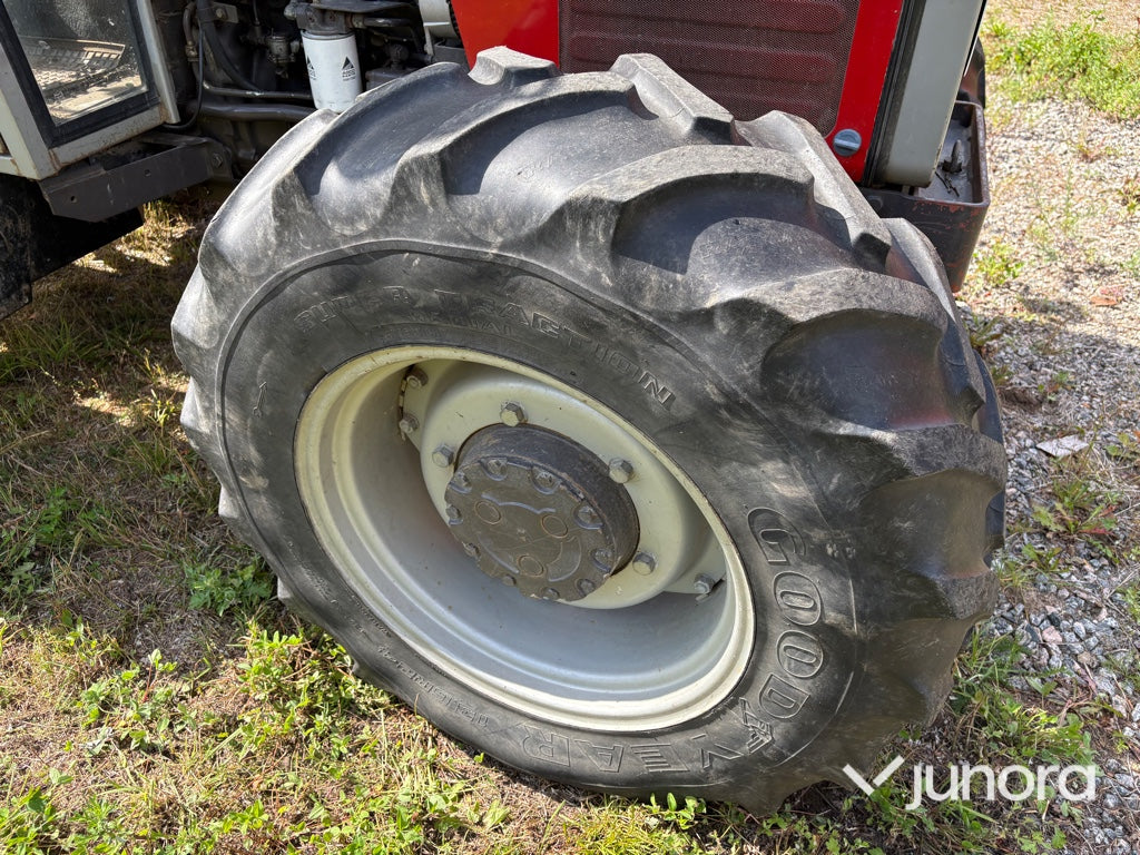 Traktor Massey Ferguson 375
