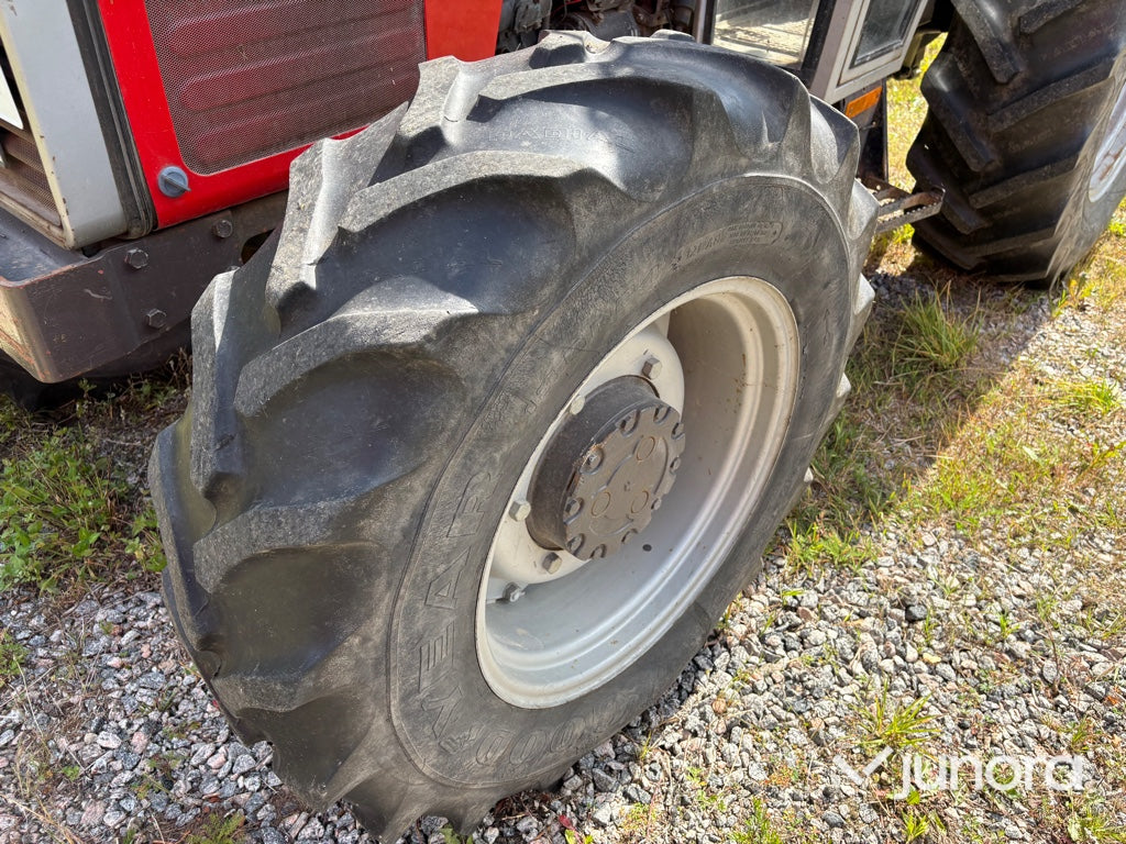 Traktor Massey Ferguson 375