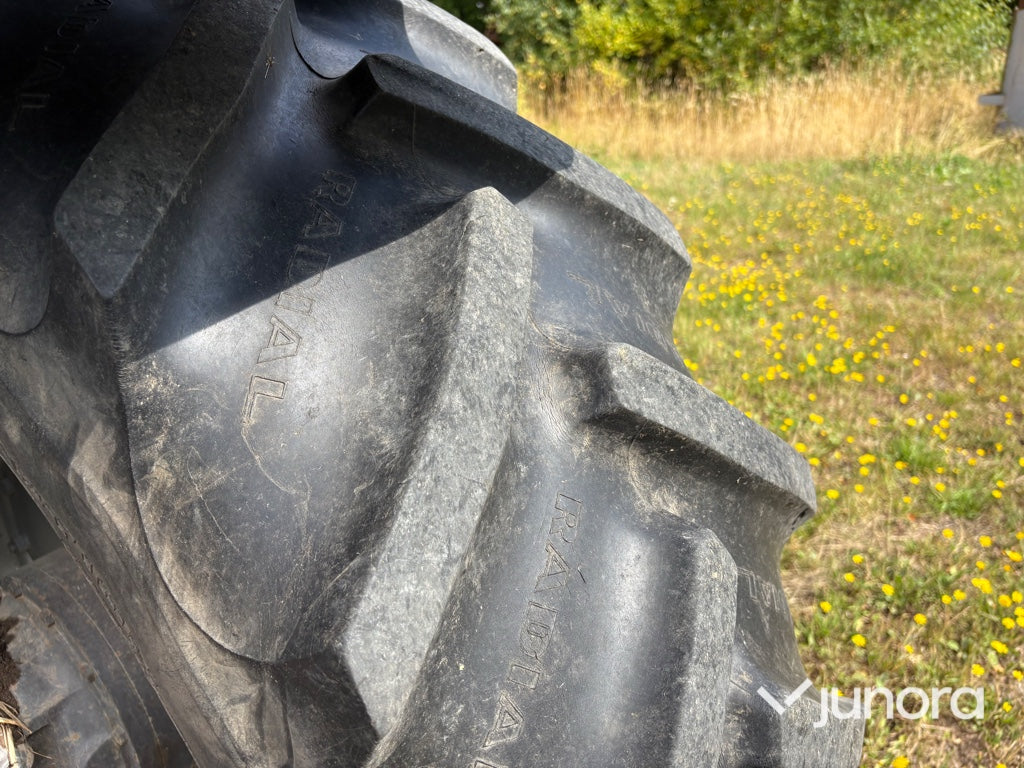 Traktor Massey Ferguson 375