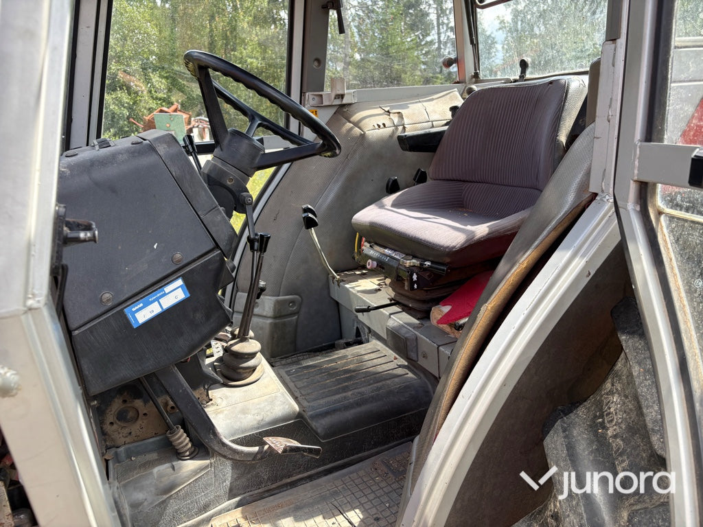 Traktor Massey Ferguson 375