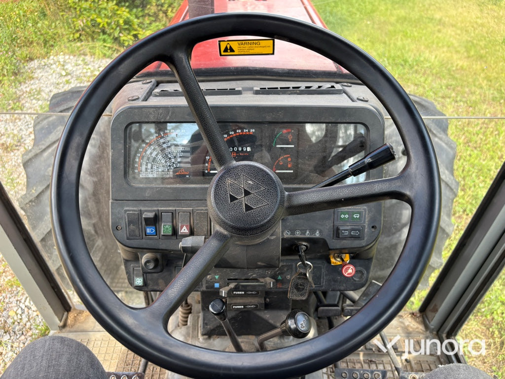 Traktor Massey Ferguson 375