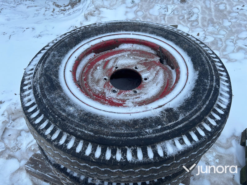 Däck med fälg - 8,25-20 NB 60