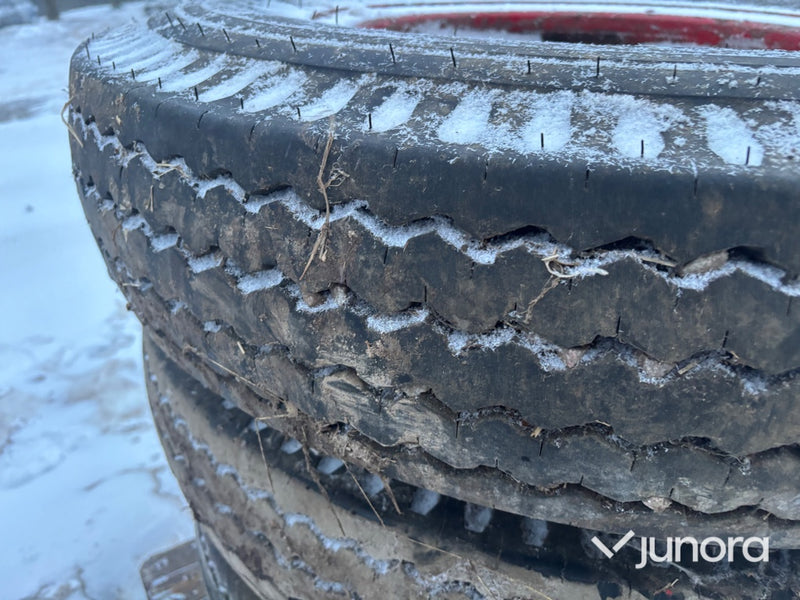 Däck med fälg - 8,25-20 NB 60