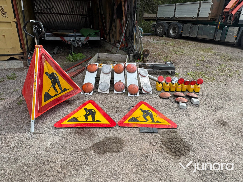 Vägarbetsskyltar och varnings lampor/lyktor