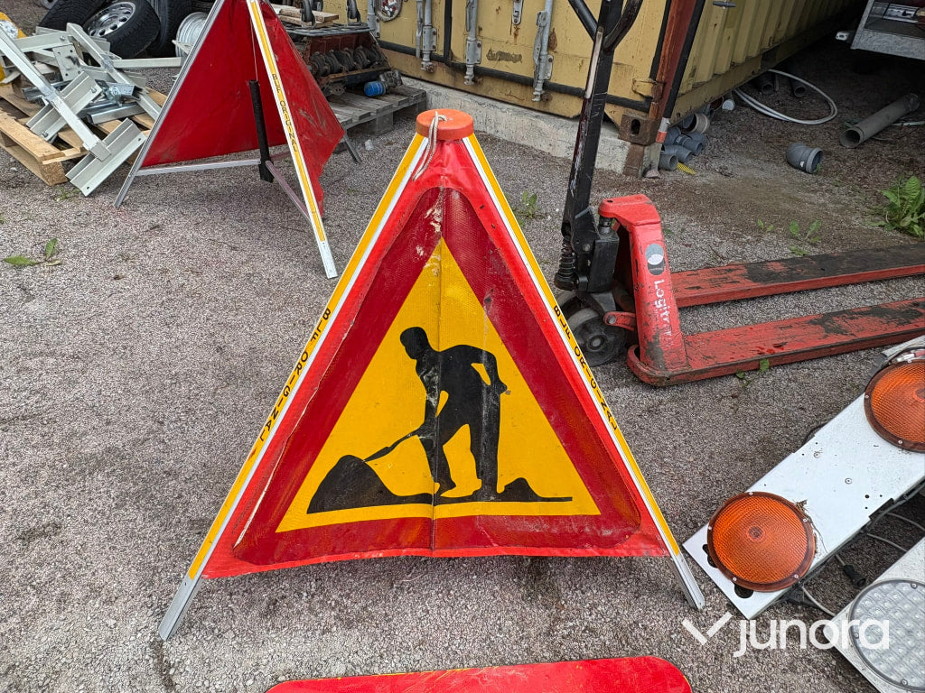 Vägarbetsskyltar och varnings lampor/lyktor