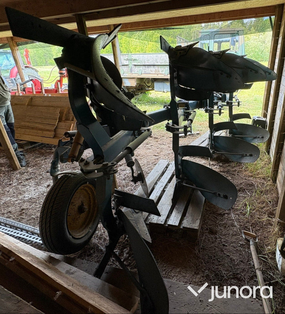 Växelplog 4-skärig Överum CV 498 H