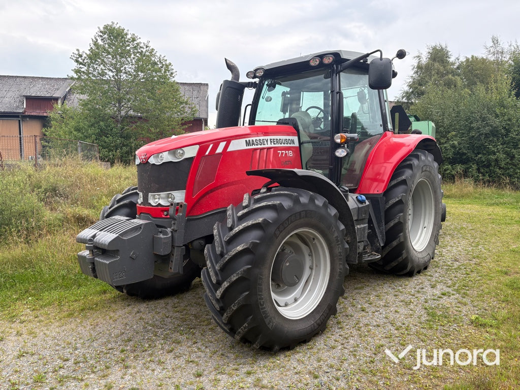 Traktor - Massey Ferguson 7718