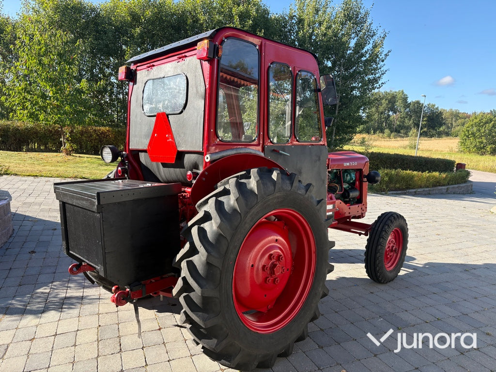 Traktor Volvo BM 320 Buster