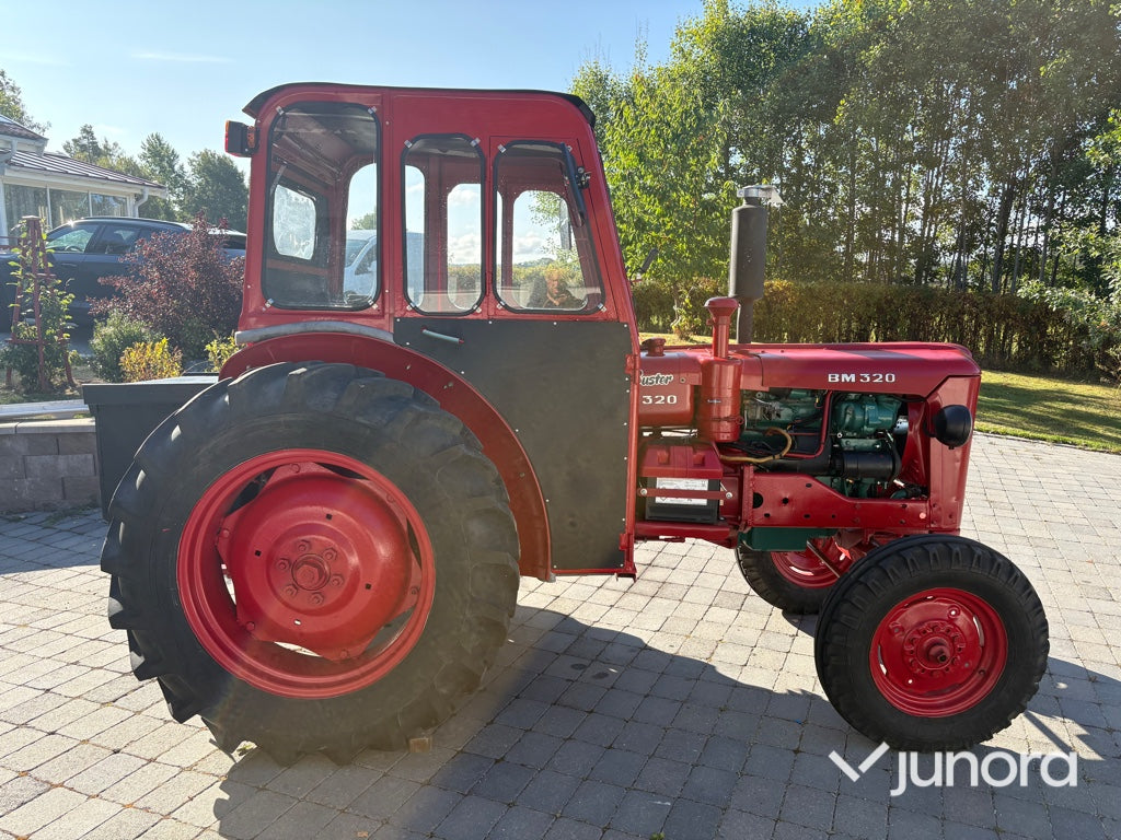 Traktor Volvo BM 320 Buster