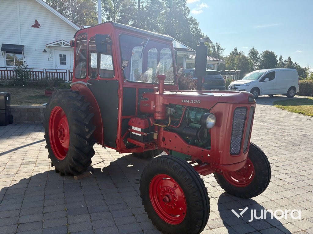 Traktor Volvo BM 320 Buster