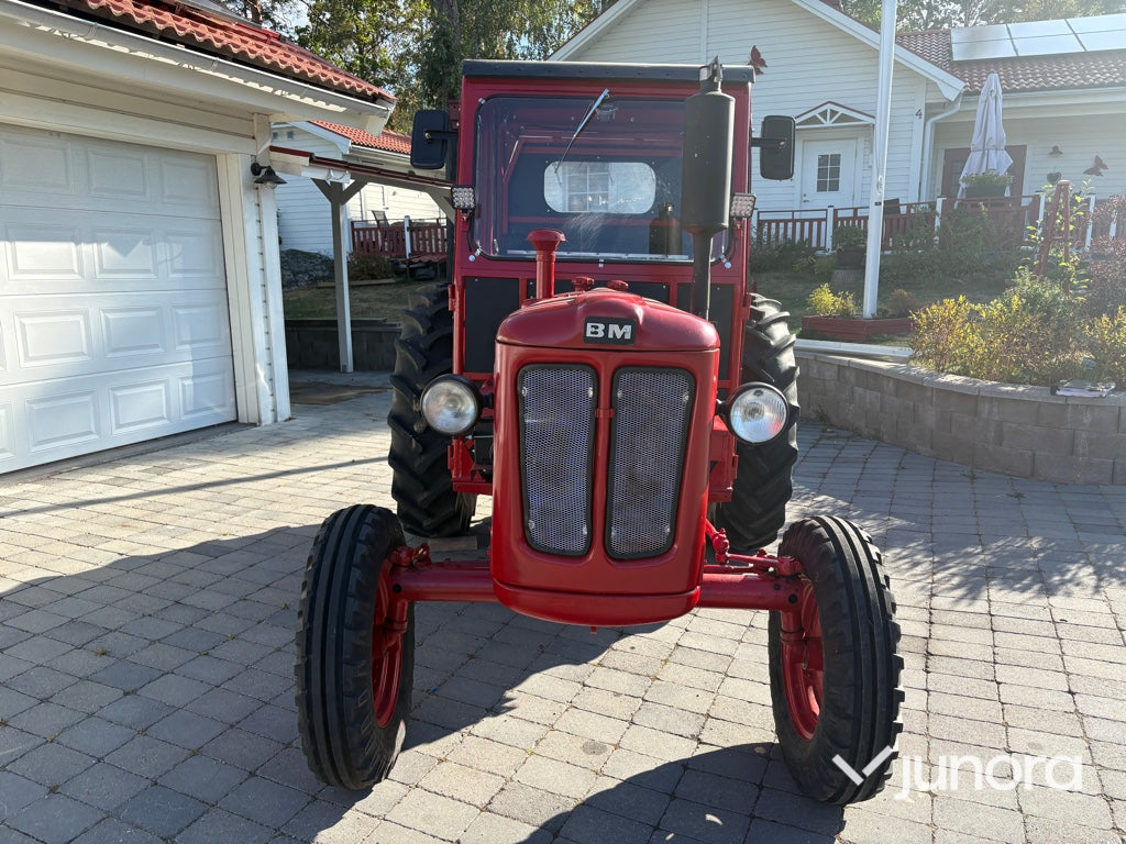 Traktor Volvo BM 320 Buster