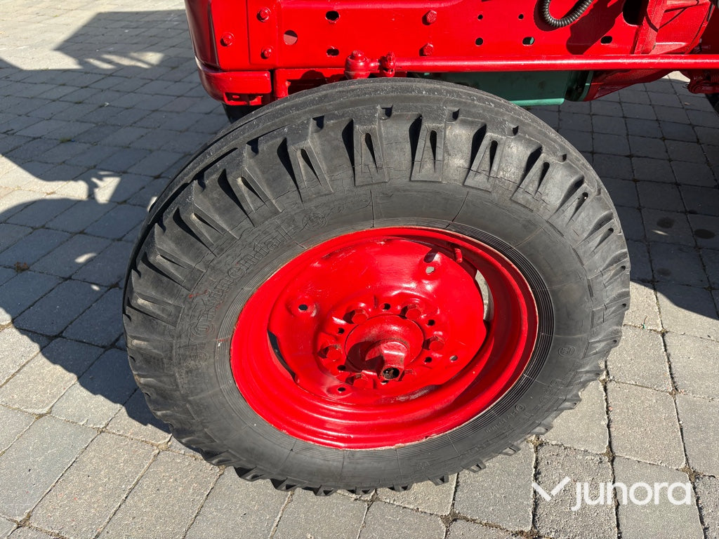 Traktor Volvo BM 320 Buster