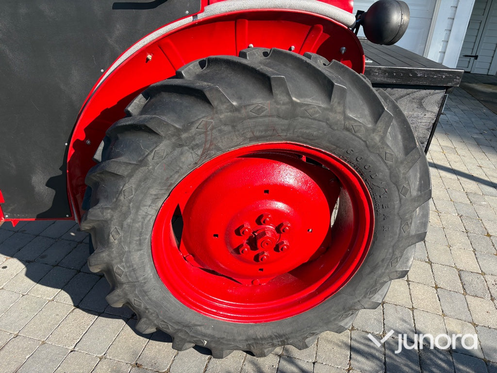 Traktor Volvo BM 320 Buster