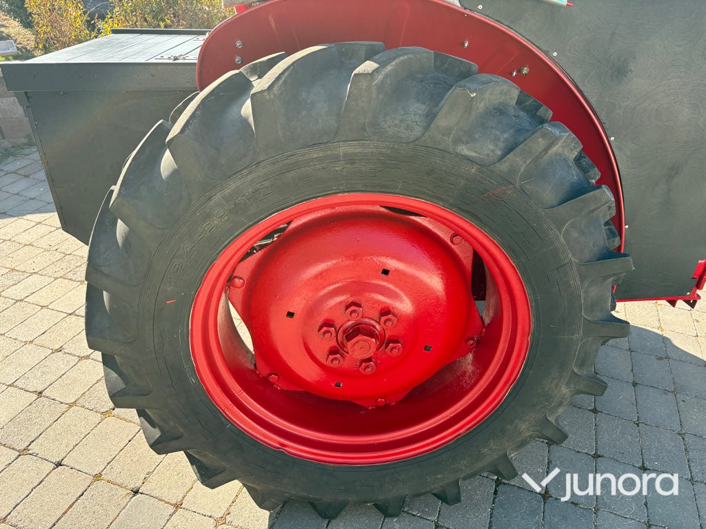 Traktor Volvo BM 320 Buster
