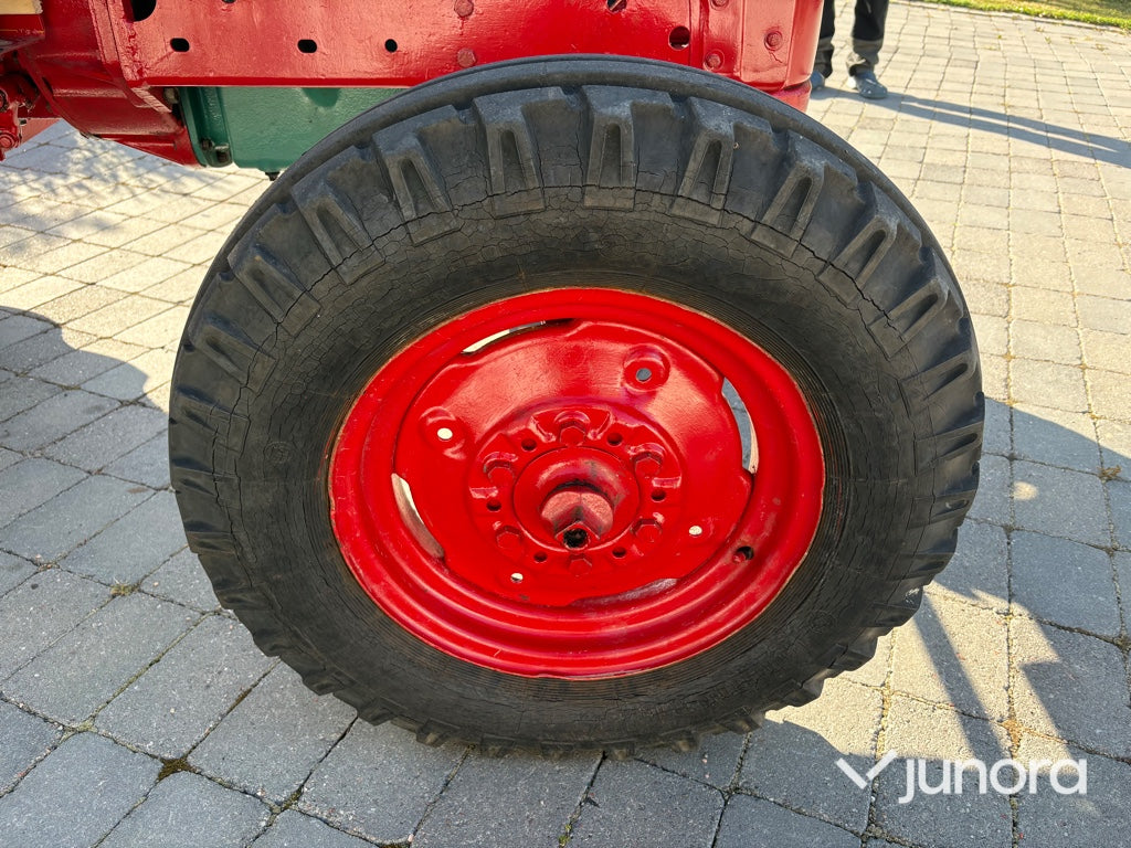 Traktor Volvo BM 320 Buster