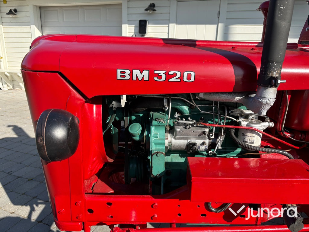 Traktor Volvo BM 320 Buster
