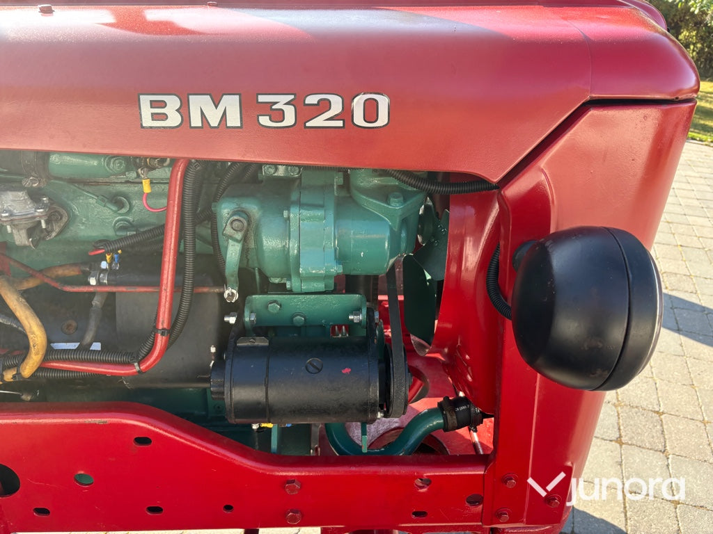 Traktor Volvo BM 320 Buster