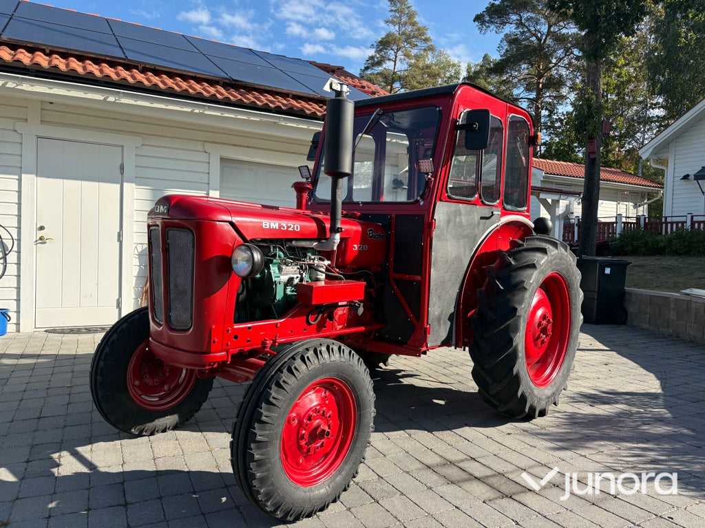Traktor Volvo BM 320 Buster