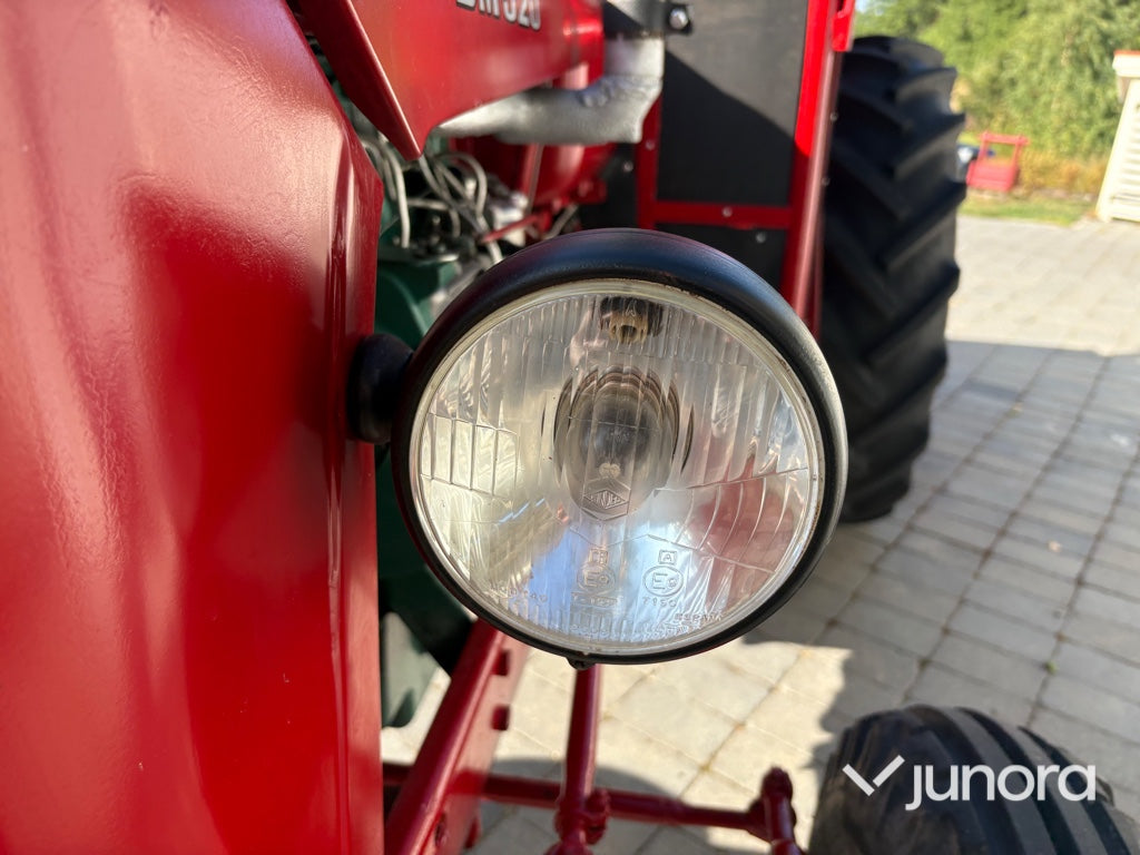 Traktor Volvo BM 320 Buster