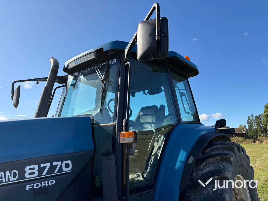 Traktor - New Holland 8770 4WD