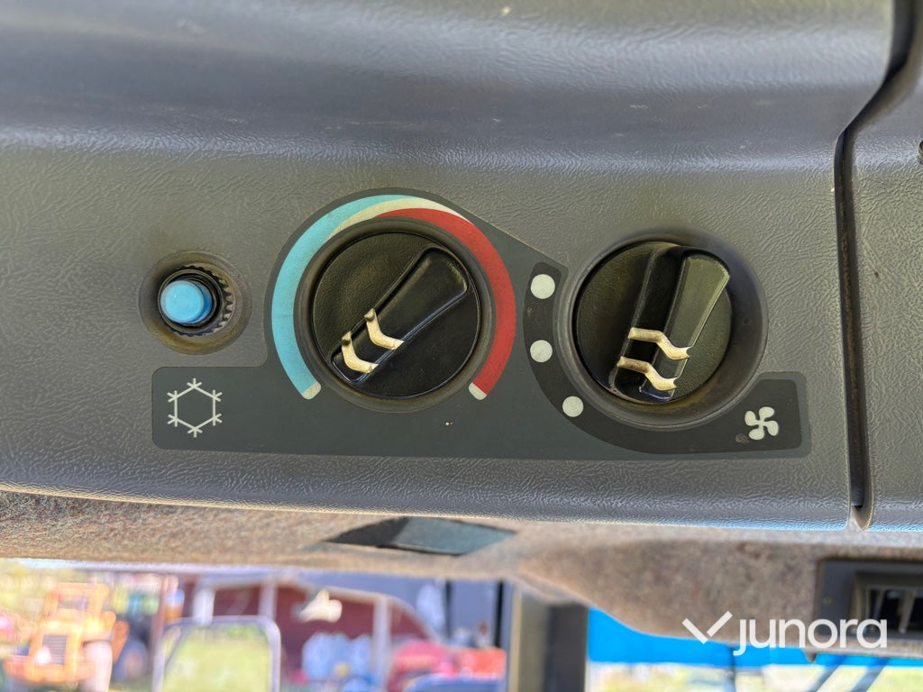 Traktor - New Holland 8770 4WD