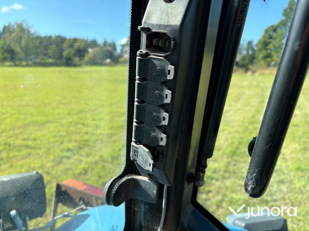 Traktor - New Holland 8770 4WD