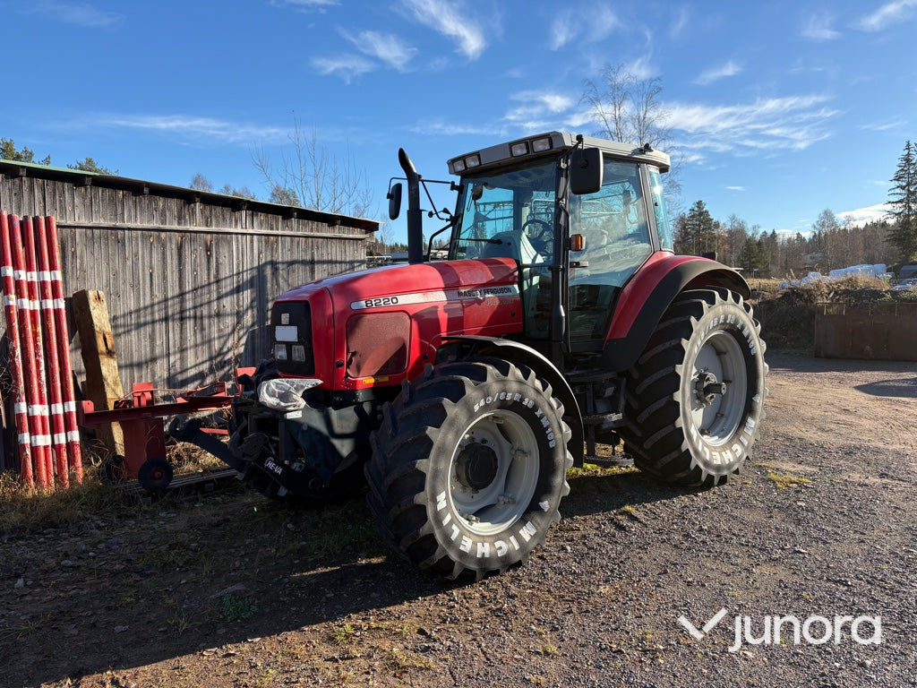 Traktor Massey Ferguson 8220-4