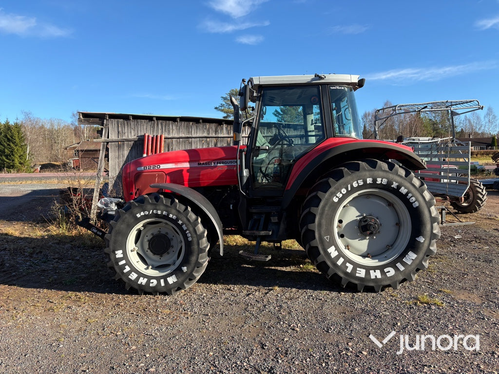 Traktor Massey Ferguson 8220-4
