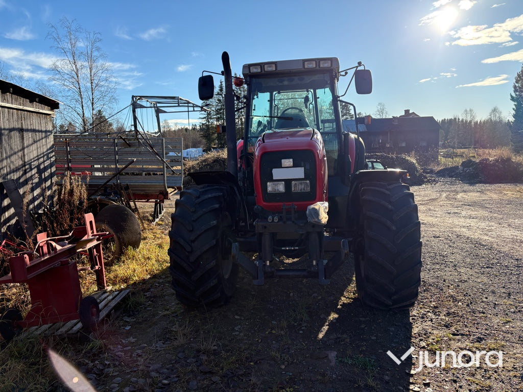 Traktor Massey Ferguson 8220-4