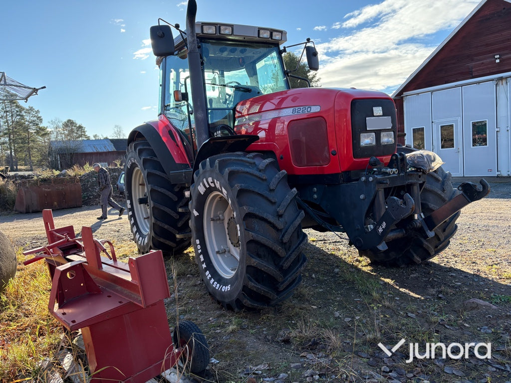 Traktor Massey Ferguson 8220-4