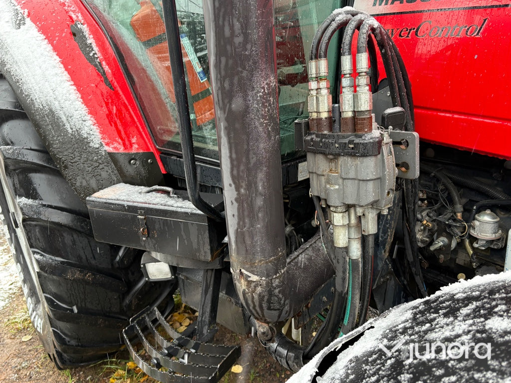 Traktor Massey Ferguson 8220-4